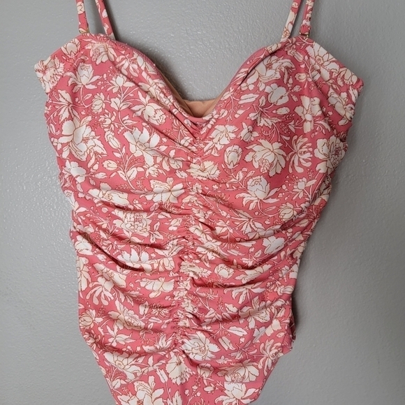 One piece rusched floral swim suit - Picture 2 of 10